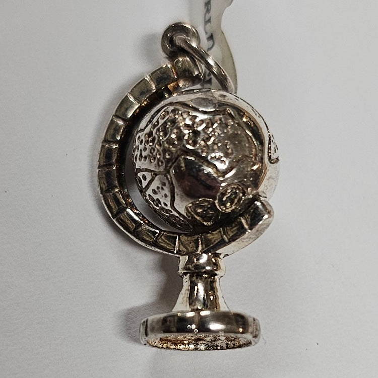 SILVER WORLD GLOBE PENDANT