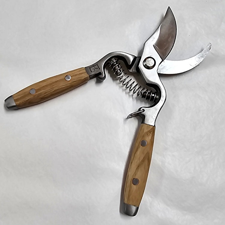 STURDY STEEL SECATEURS