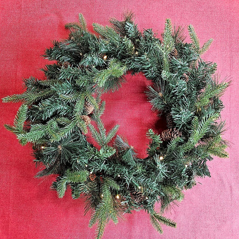 CHRISTMAS WREATH WITH PINECONES AND LIGHTS