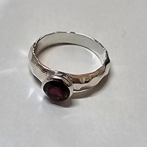 RING INDIAN GARNET SIZE 6.5