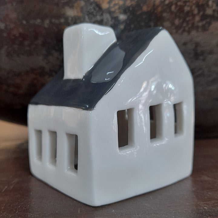 PORCELAIN TEA LIGHT HOUSE