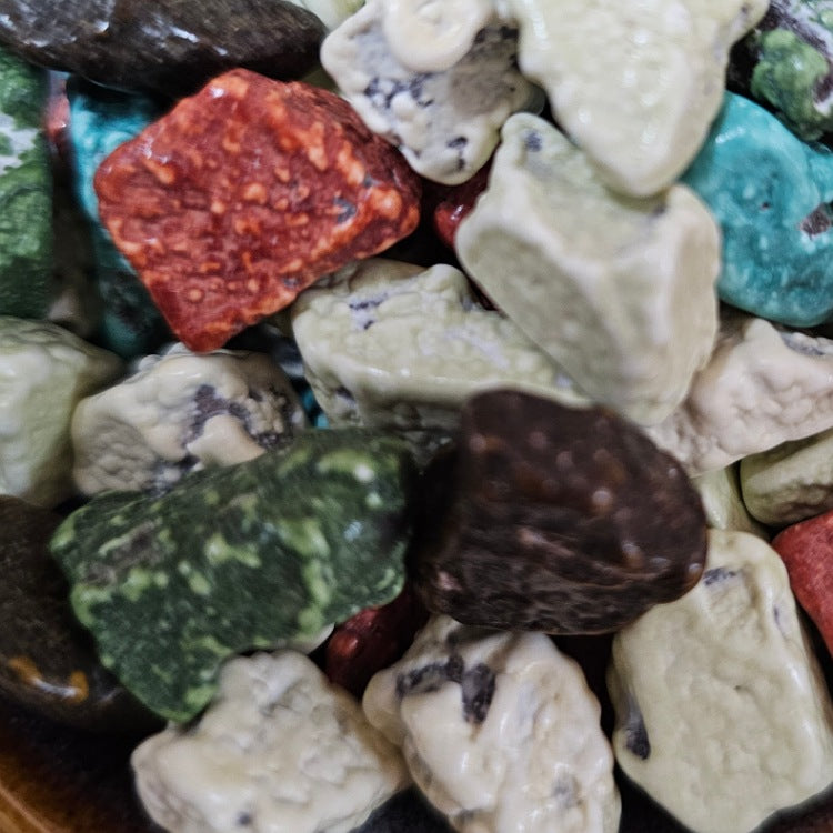 CHOCOLATE ROCKS 200 GM IN GLASS JAR BAMBOO LID