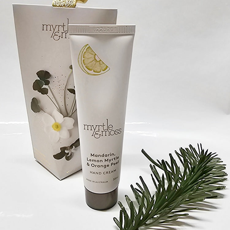 MINI HAND CREAM PACKAGED AS A CHRISTMAS ORNAMENT 2