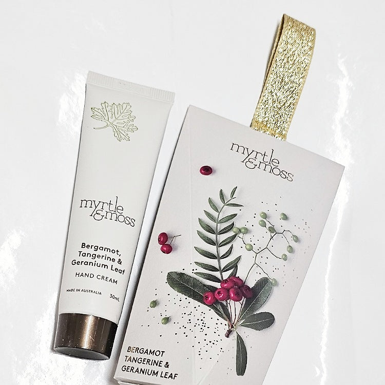 MINI HAND CREAM PACKAGED AS A CHRISTMAS ORNAMENT 2