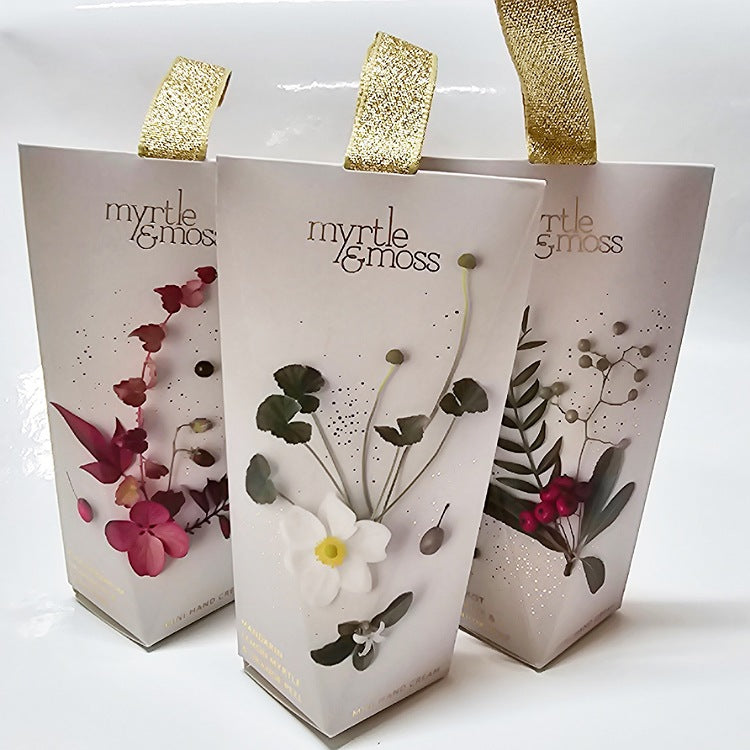 MINI HAND CREAM PACKAGED AS A CHRISTMAS ORNAMENT 2