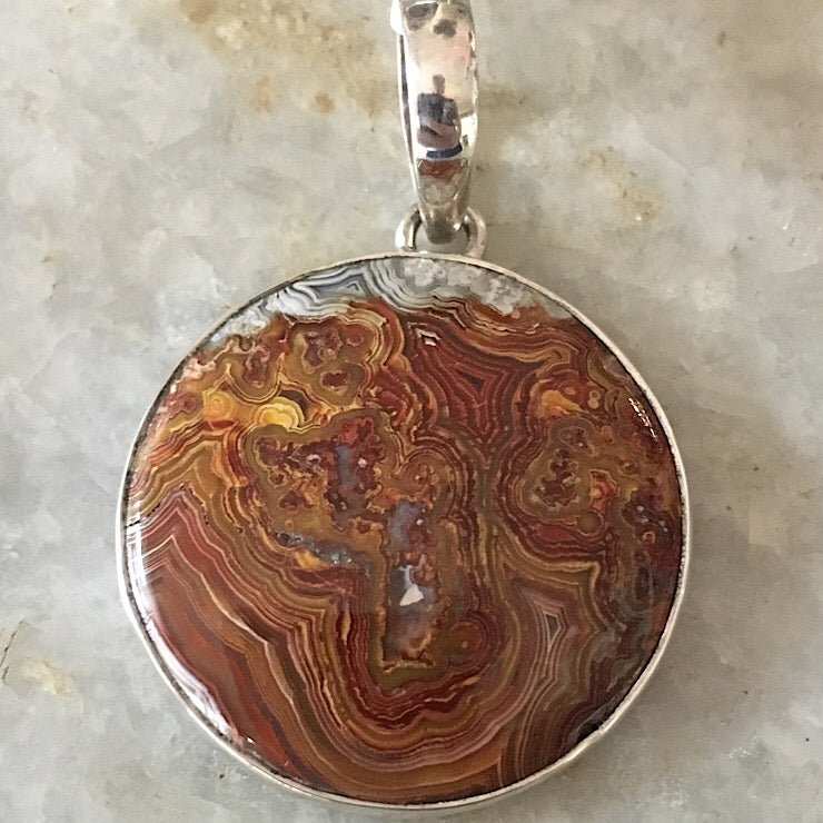 ROUND STONE PENDANT