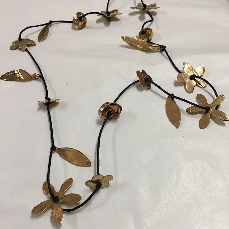 LONG FLOWER NECKLACE