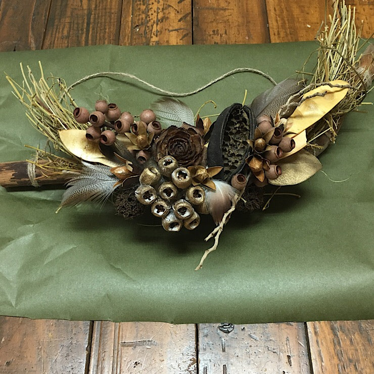 DECORATIVE TABLE PIECE OR WALL HANGING