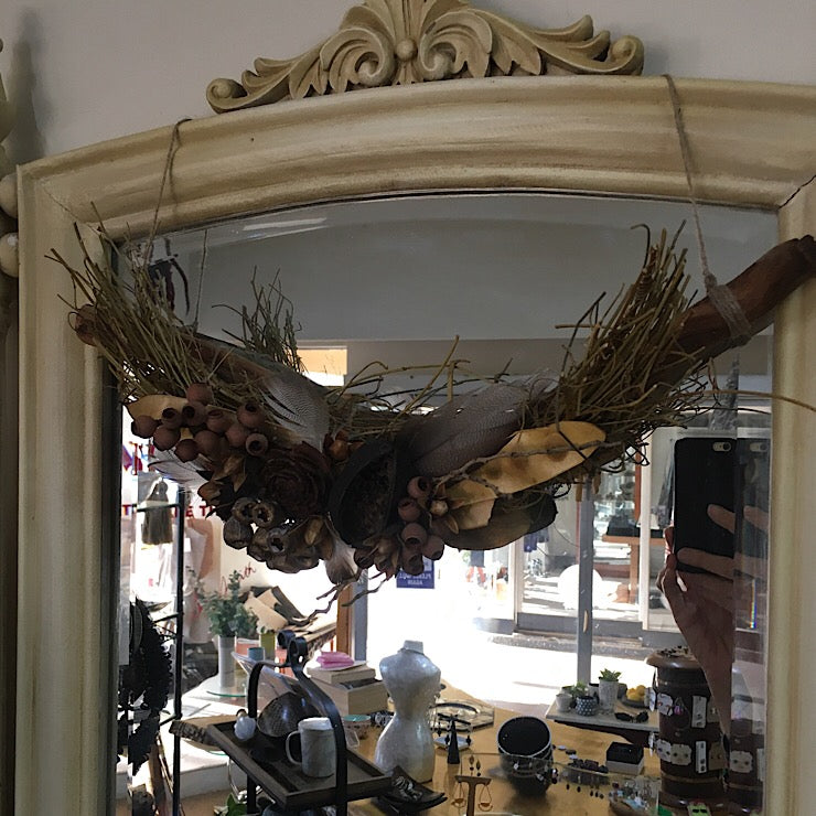 DECORATIVE TABLE PIECE OR WALL HANGING