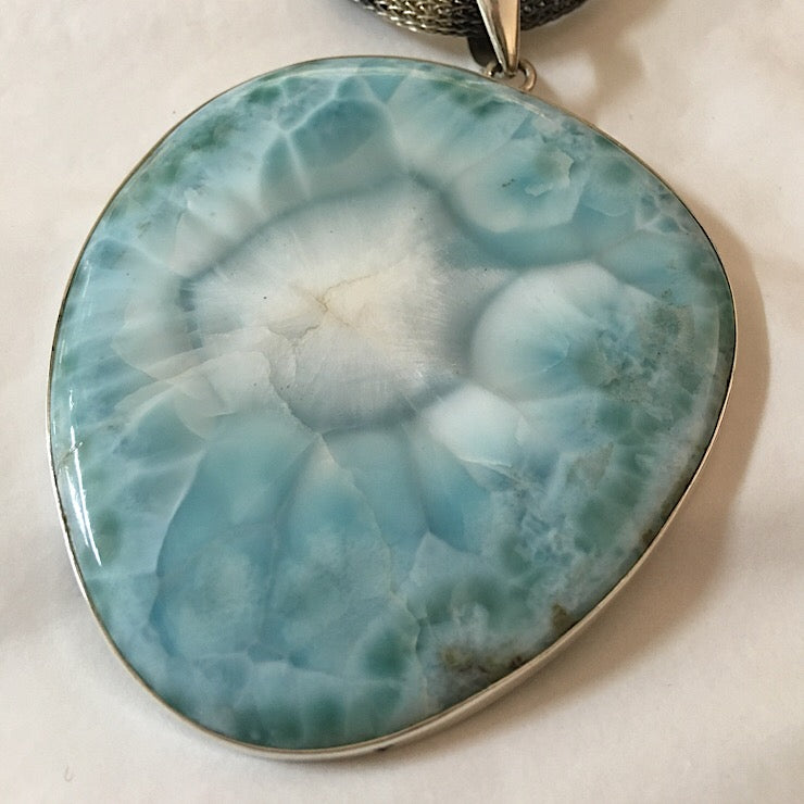 LARIMAR CABACHON PENDANT