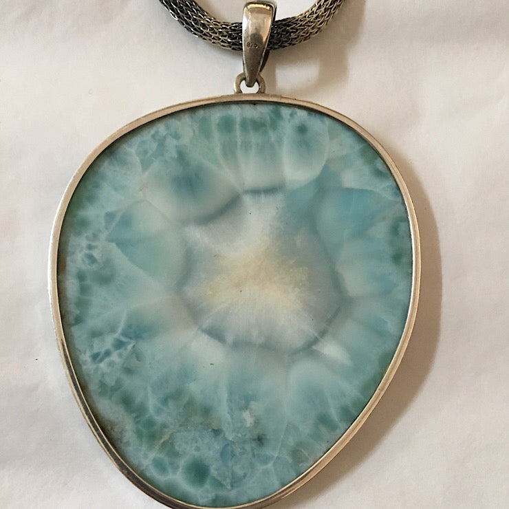 LARIMAR CABACHON PENDANT