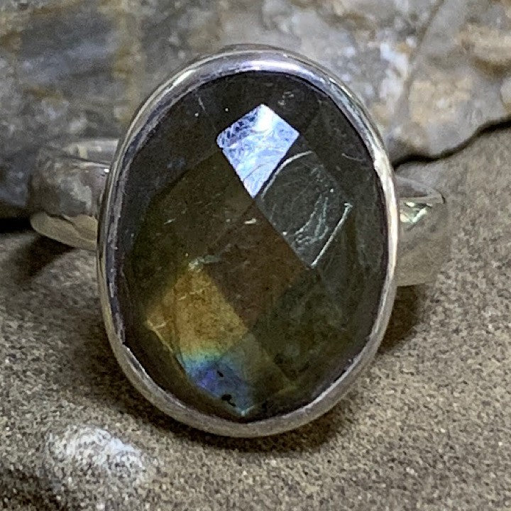 ENTIA SIZE 7.5 LABRADORITE RING