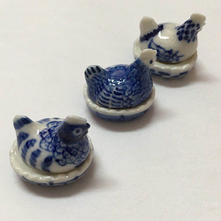 PORCELAIN TRINKET HEN ON NEST
