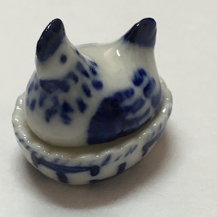 PORCELAIN TRINKET HEN ON NEST
