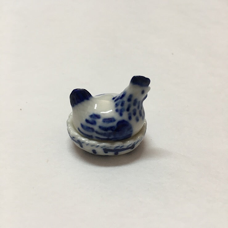 PORCELAIN TRINKET HEN ON NEST