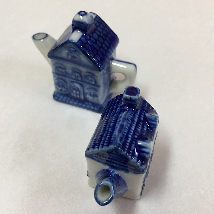 TINY TEAPOT BLUE AND WHITE CERAMIC TRINKET