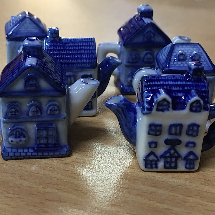 TINY TEAPOT BLUE AND WHITE CERAMIC TRINKET