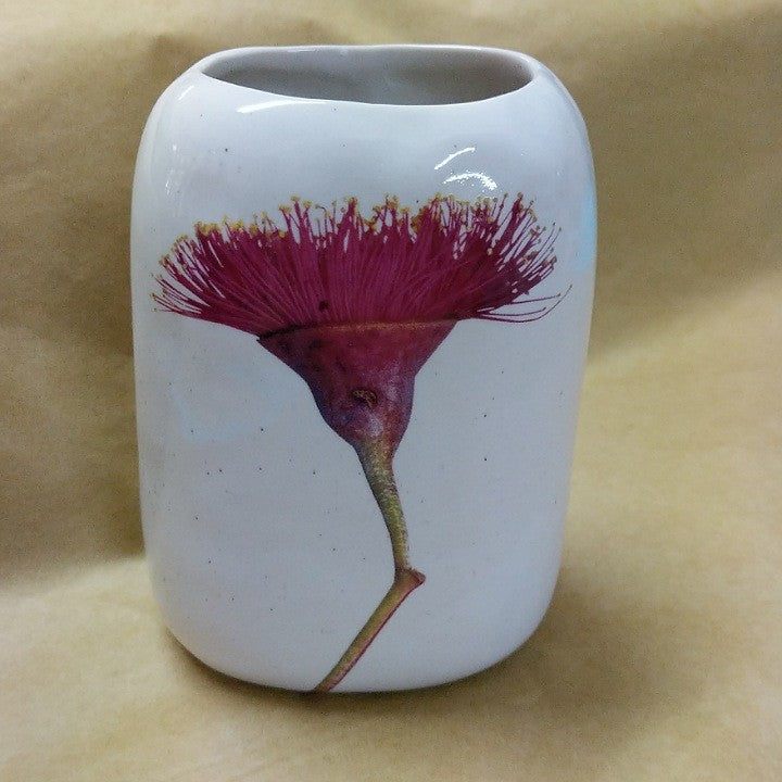 ANGUS AND CELESTE PEBBLE VASE GUM BLOSSOM