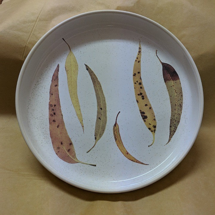 ANGUS AND CELESTE DINNER PLATE FALLEN GUM LEAVES