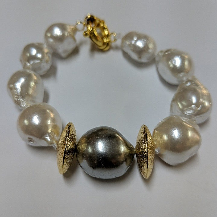 MOKO BRACELET FRESHWATER PEARLS GOLD DISCS