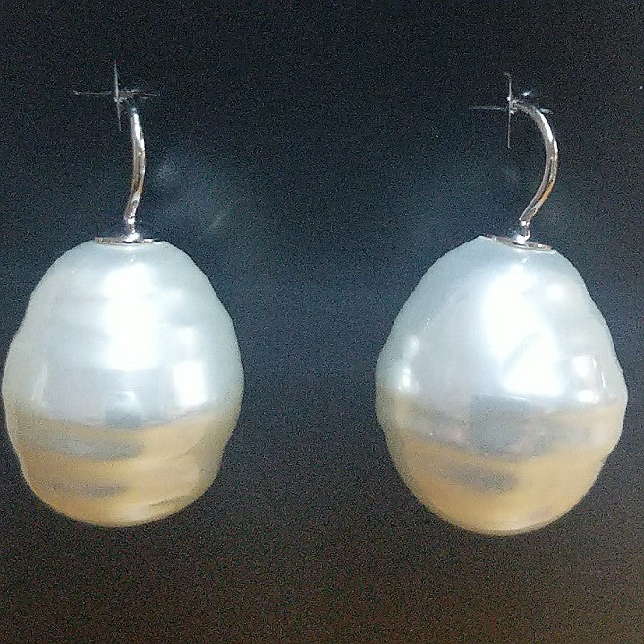 MOKO EARRINGS POTATO PEARLS SILVER HOOKS