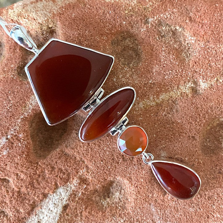 CARNELIAN PENDANT