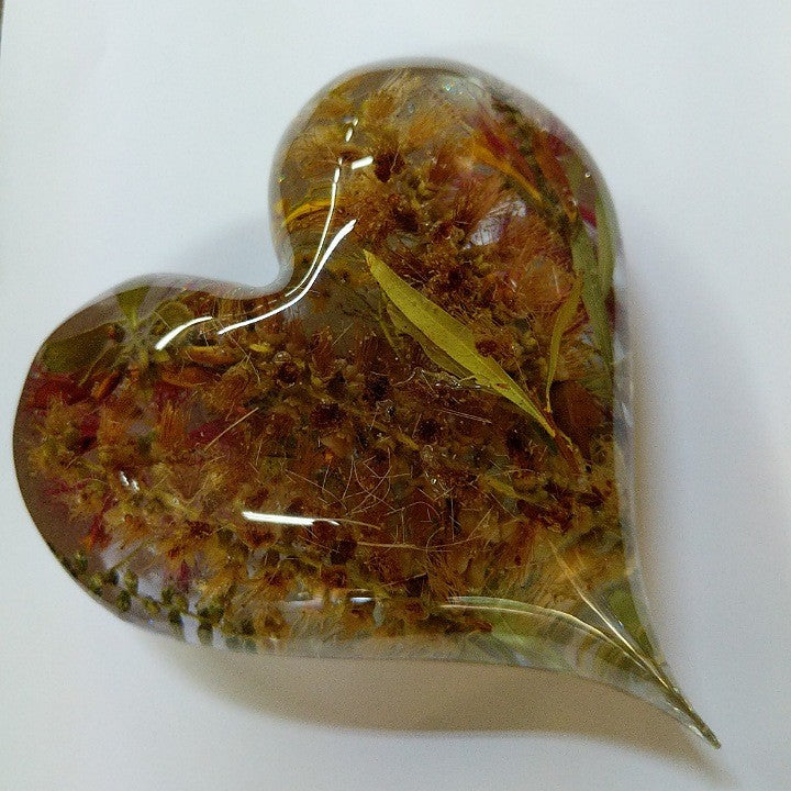 FLOWERS SET IN RESIN HEART 2