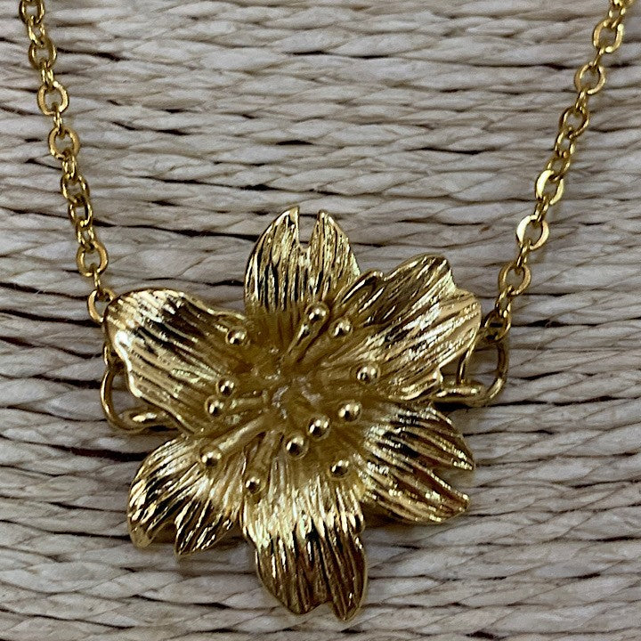 18K GOLD PLATED FLOWER NECKLACE
