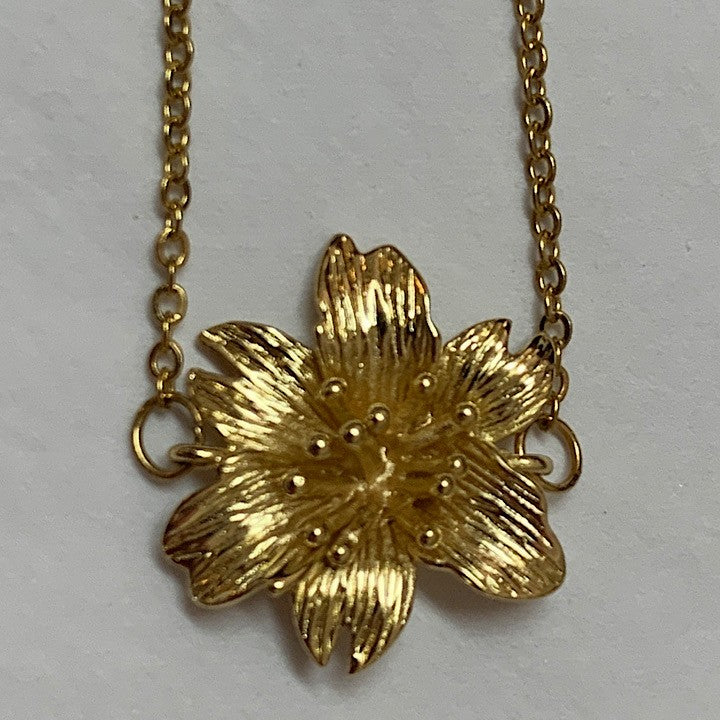 18K GOLD PLATED FLOWER NECKLACE