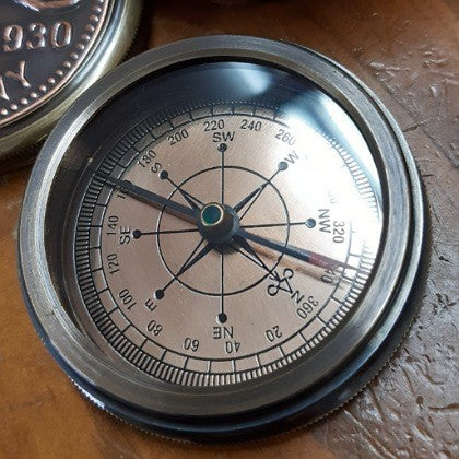 BRASS COMPASS WITH 1930 PENNY LID IN LEATHER BOX