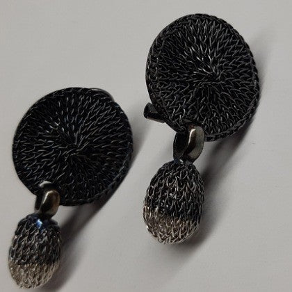WOVEN MESH BUDS ON DISC EARRINGS