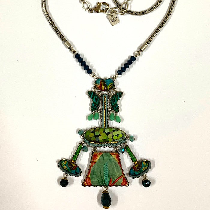 AYALABAR NECKLACE LADY IN HAT