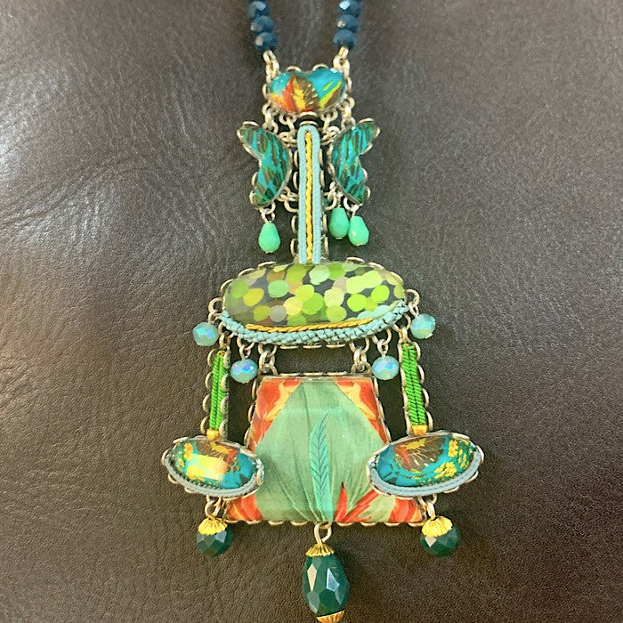 AYALABAR NECKLACE LADY IN HAT