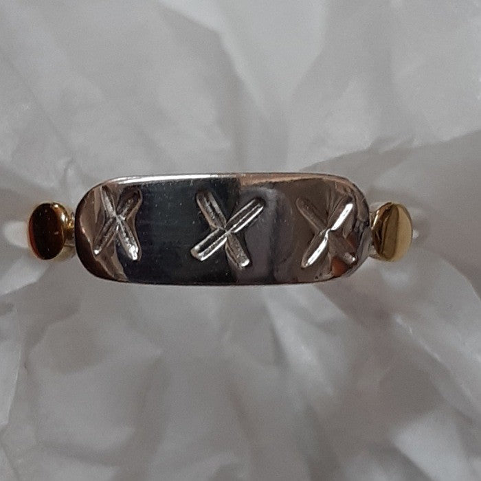 RING STERLING SILVER BAND FEATURE CROSSES SIZE 5