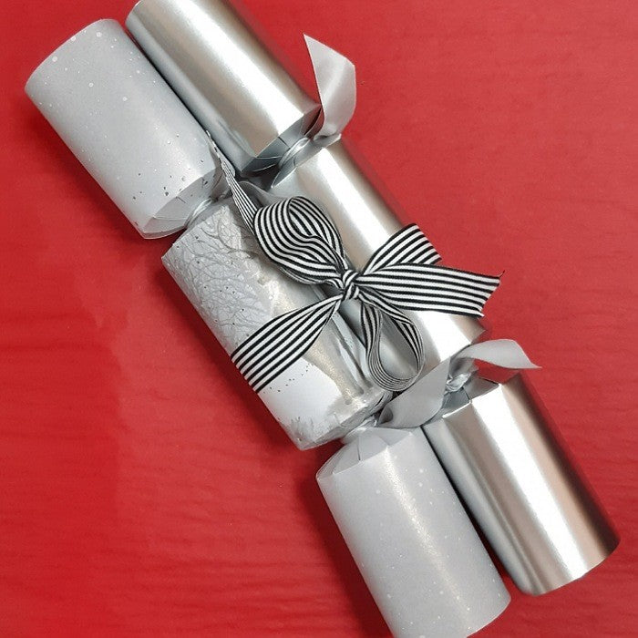 PAIR CHRISTMAS CRACKERS WINTER DEER