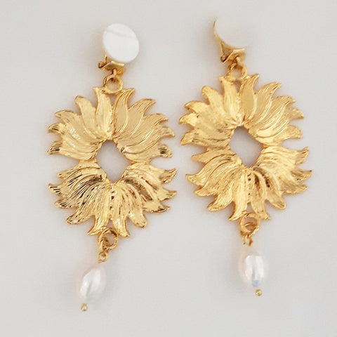 ANNABELLE HARDIE EARRINGS GOLD CLIP ON FRESHWATER PEARL