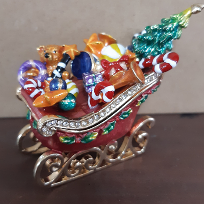 CHRISTMAS TRINKET BOX SLEIGH WITH GIFTS