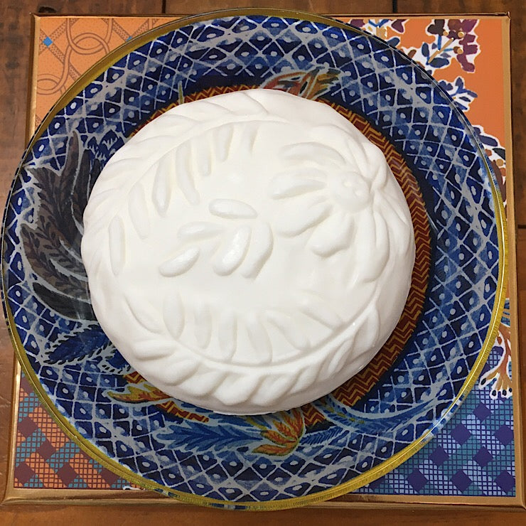 ROSE LAVENDAR SCENTED SOAP ON PAINTED GLASS DISH