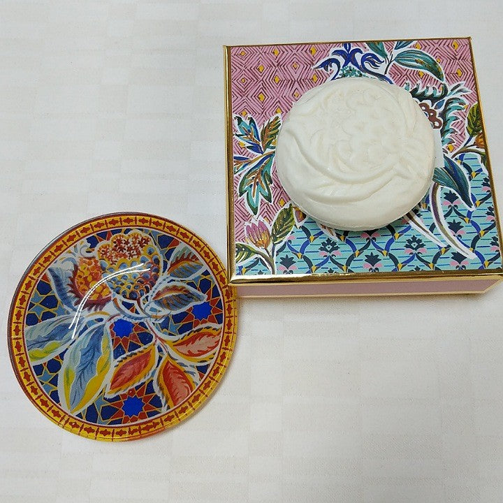 GARDEN SCENTED SOAP ON PAINTED GLASS DISH
