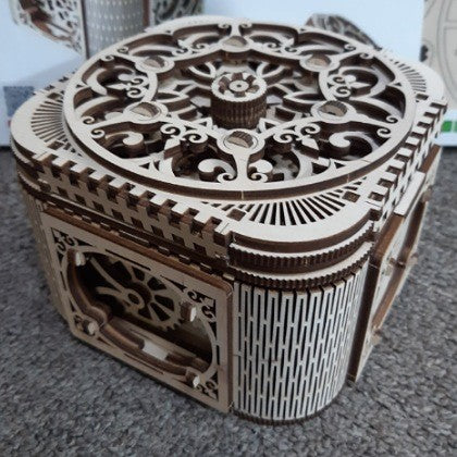 UGEARS MECHANICAL TREASURE BOX