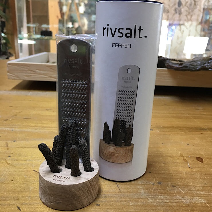PEPPER WITH GRATER