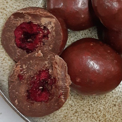 MILK CHOCOLATE COATED FREEZE DRIED CHERRIES