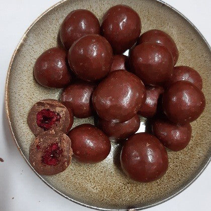 MILK CHOCOLATE COATED FREEZE DRIED CHERRIES