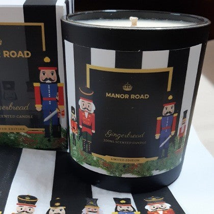 BOXED CANDLE IN BLACK GLASS JAR GINGERBREAD