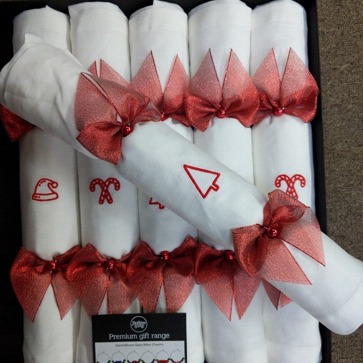 6 FESTIVE CHRISTMAS CRACKERS IN WHITE LINEN NAPKINS
