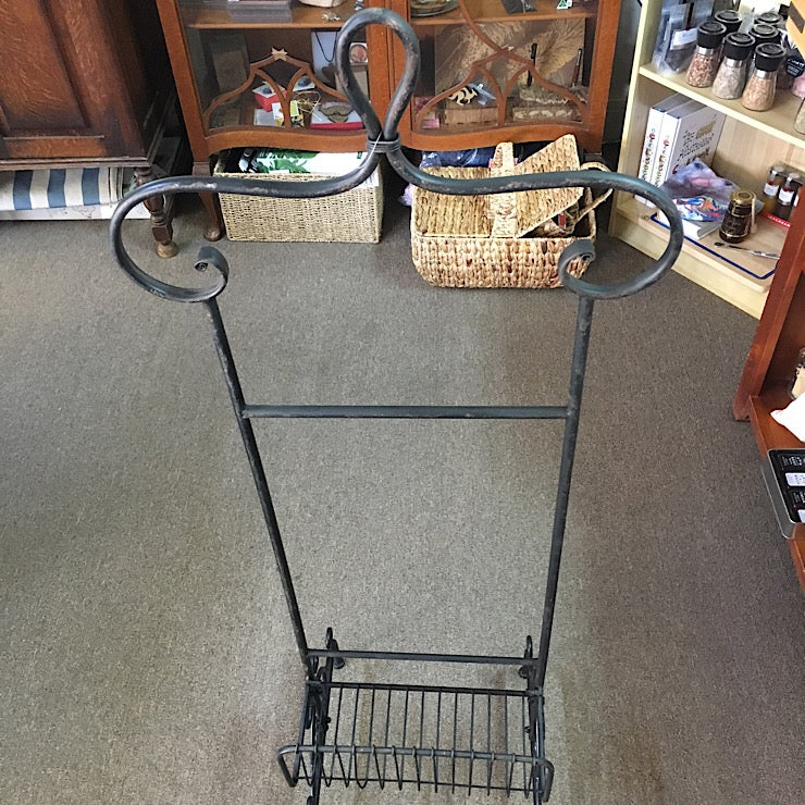 BLACK RUST CLOTHES RACK