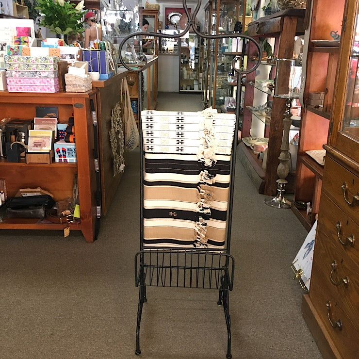 BLACK RUST CLOTHES RACK