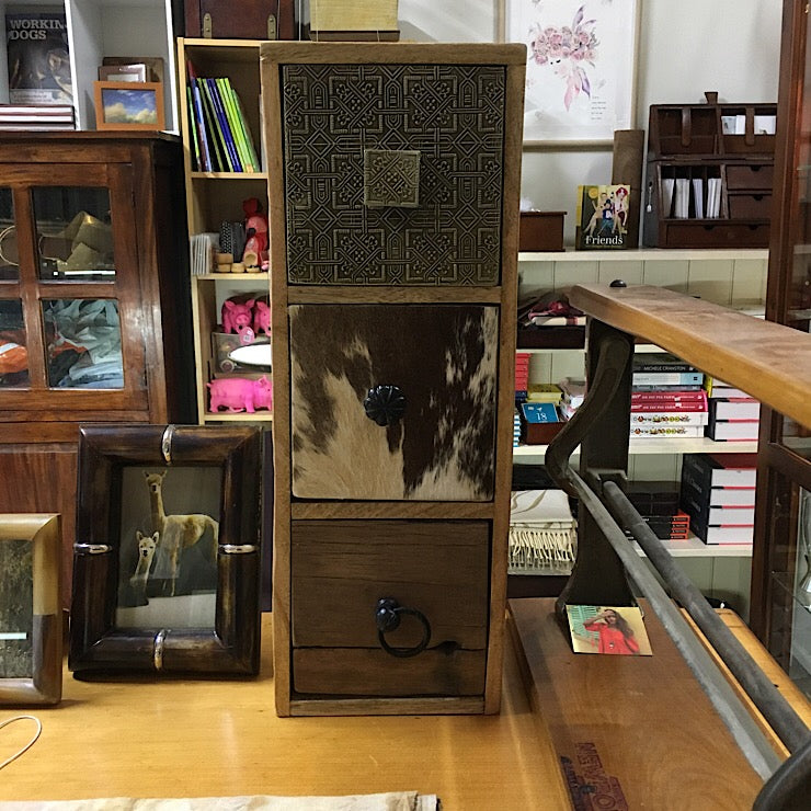 WOODEN 3 DRAWER UNIT