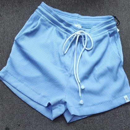 ELASTICISED SHORTS WITH WHITE DRAWSTRING CORD AND SIDE POCKETS