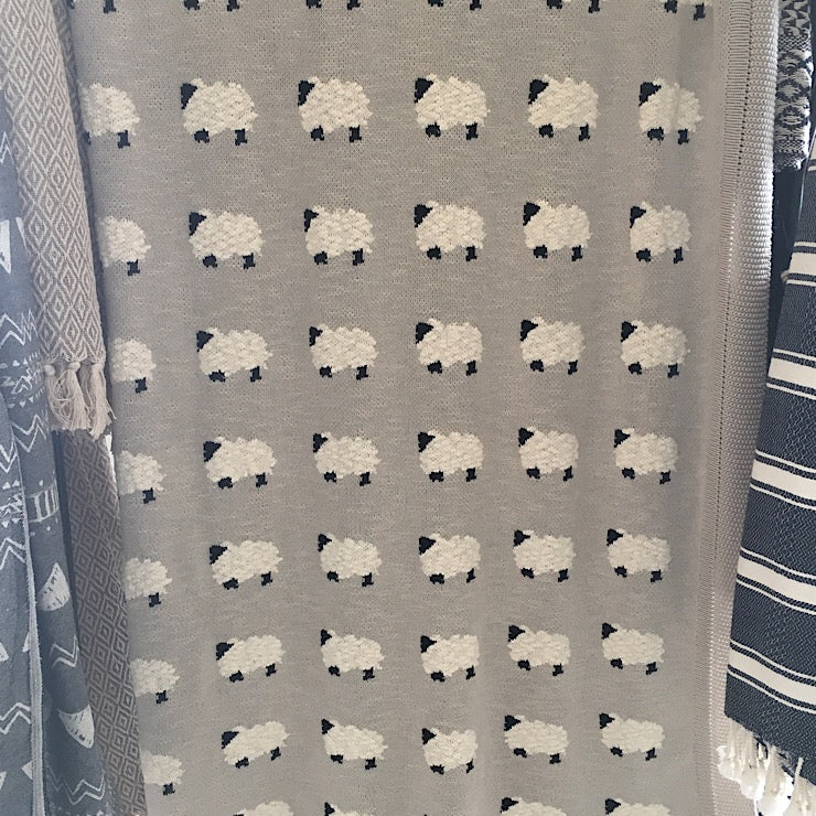 COUNTING SHEEP THROW 170 CM X 150 CM